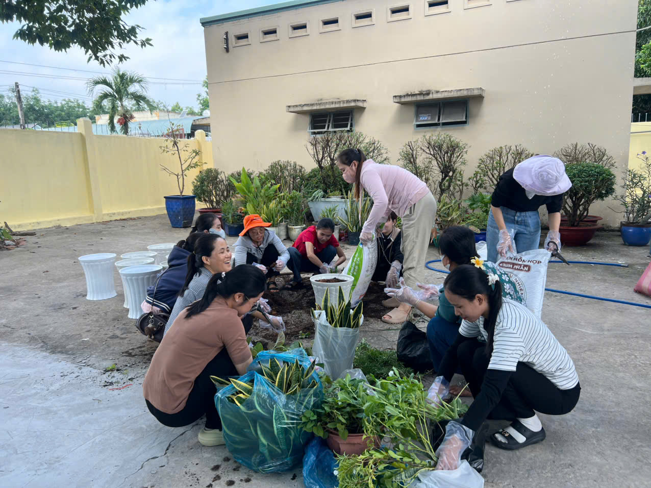 Hưởng ứng Ngày thứ Bảy văn minh - Chào mừng sinh nhật Hồ Chí Minh